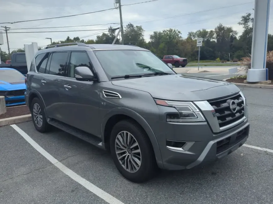 2022 Nissan Armada SV photo 1