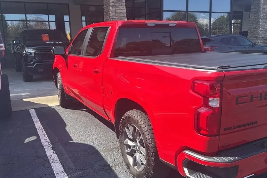 2020 Chevrolet Silverado RST photo 1