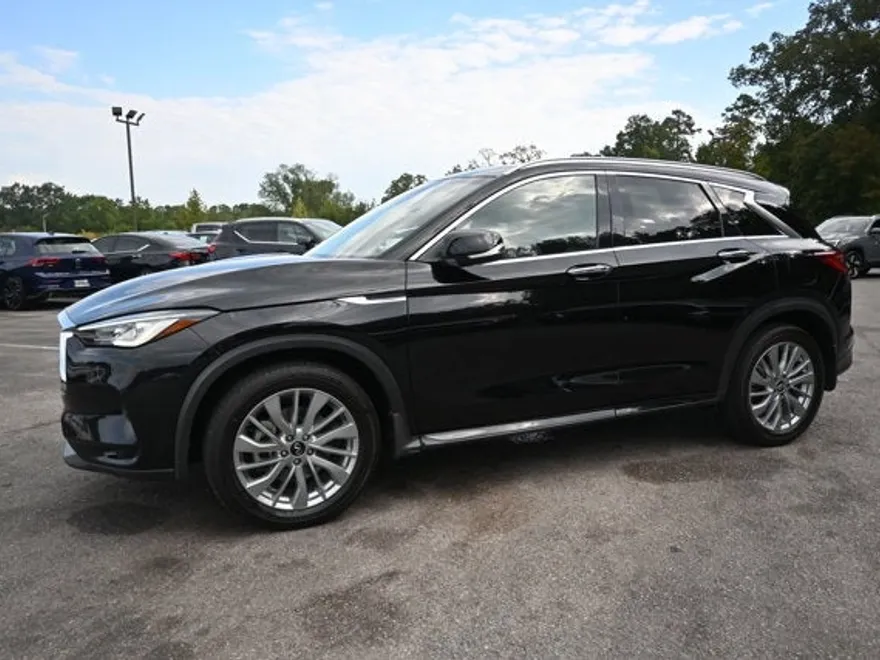 2023 Infiniti QX50 Luxe photo 1