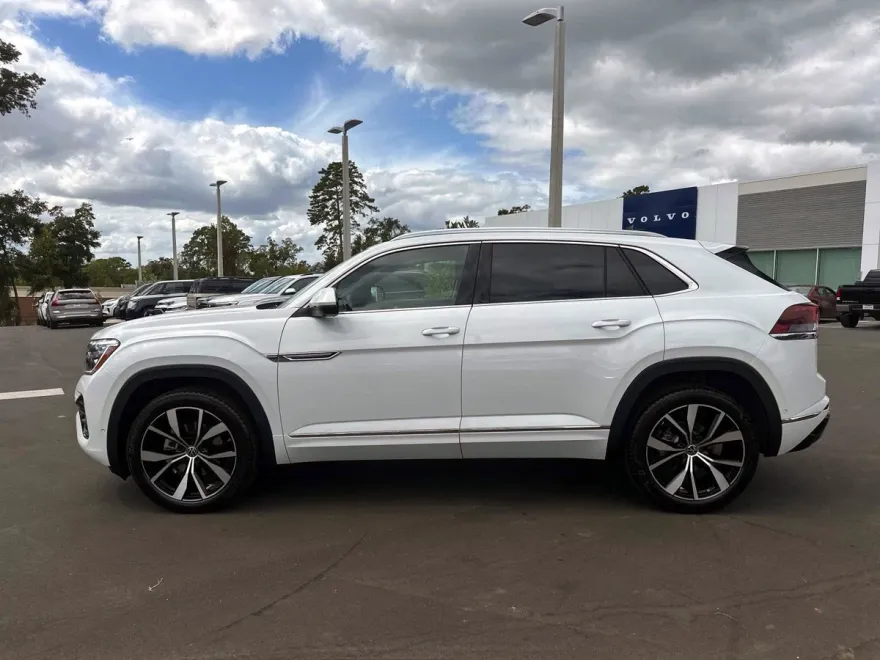 2026 Volkswagen Atlas Cross Sport SEL Premium R-Line photo 1