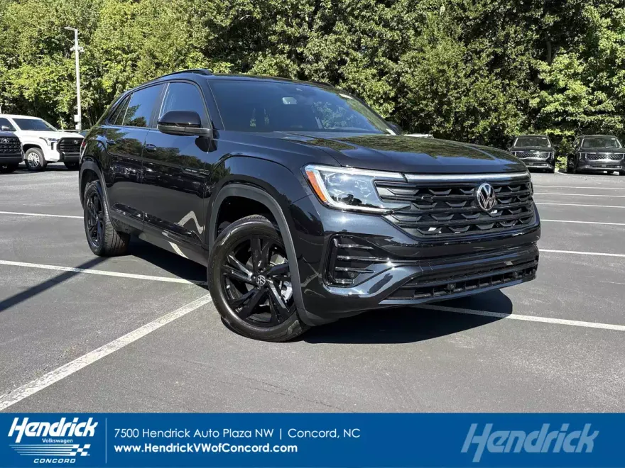 2026 Volkswagen Atlas Cross Sport SEL R-Line photo 1