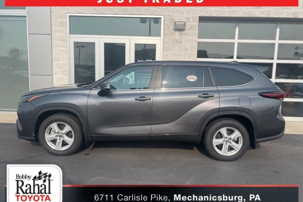 2024 Toyota Highlander LE photo 1