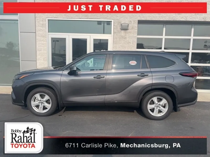 2024 Toyota Highlander LE photo 1