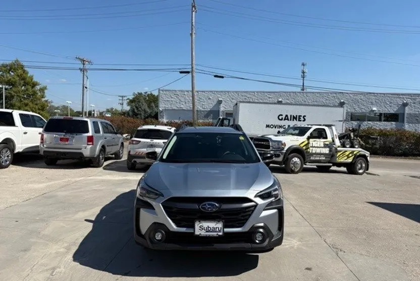 2025 Subaru Outback Premium photo 1