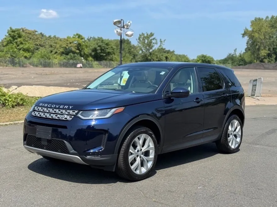 2022 Land Rover Discovery Sport SE photo 1