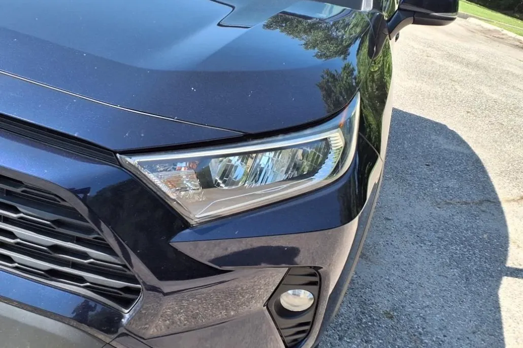 2019 Toyota RAV4 XLE photo 1