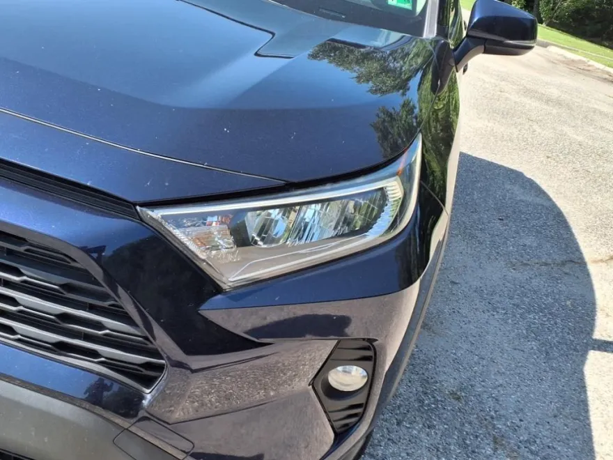 2019 Toyota RAV4 XLE photo 1