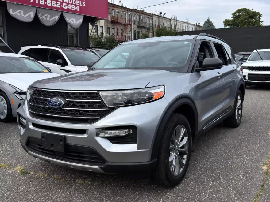 2022 Ford Explorer XLT photo 1