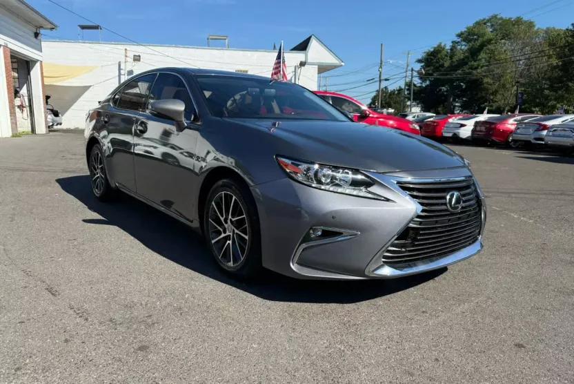 2016 Lexus ES 350 photo 1