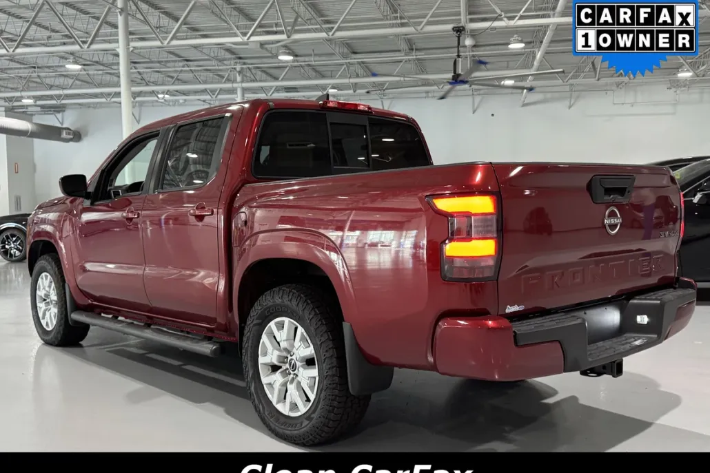 2022 Nissan Frontier SV Crew Cab photo 1