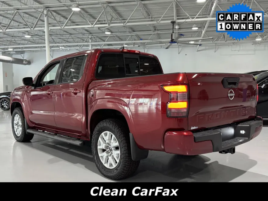 2022 Nissan Frontier SV Crew Cab photo 1
