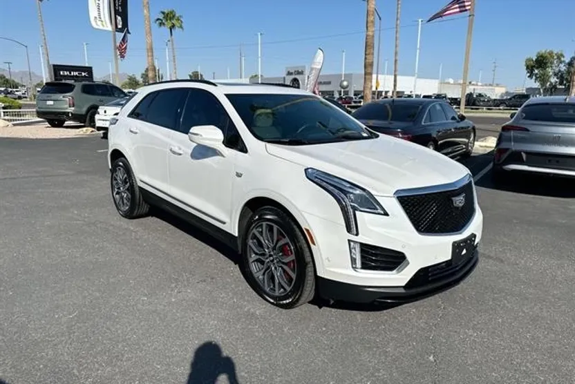 2022 Cadillac XT5 Sport photo 1