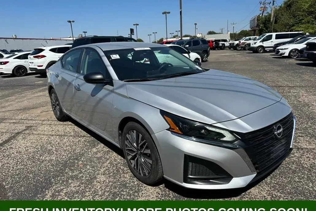 2024 Nissan Altima 2.5 SV photo 1