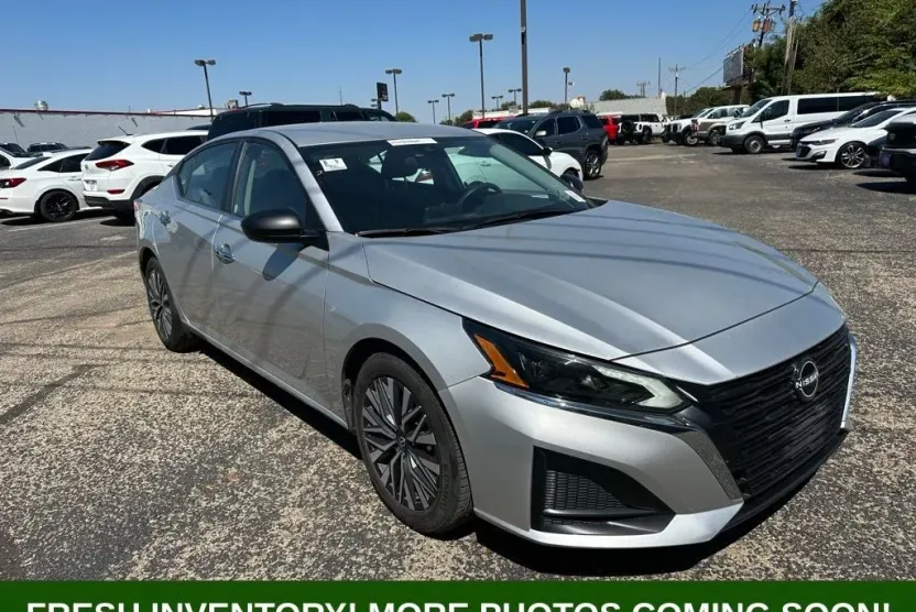 2024 Nissan Altima 2.5 SV photo 1