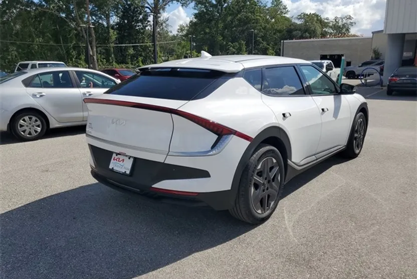 2025 Kia EV6 Light photo 1