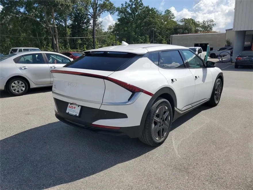 2025 Kia EV6 Light photo 1