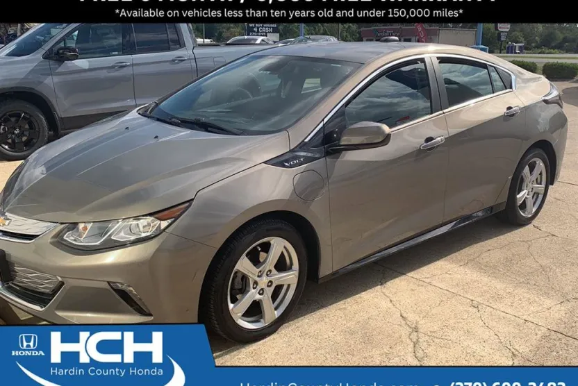 2017 Chevrolet Volt LT photo 1