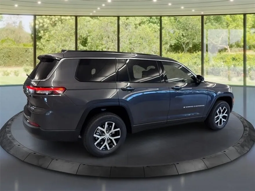 2025 Jeep Grand Cherokee Limited photo 1