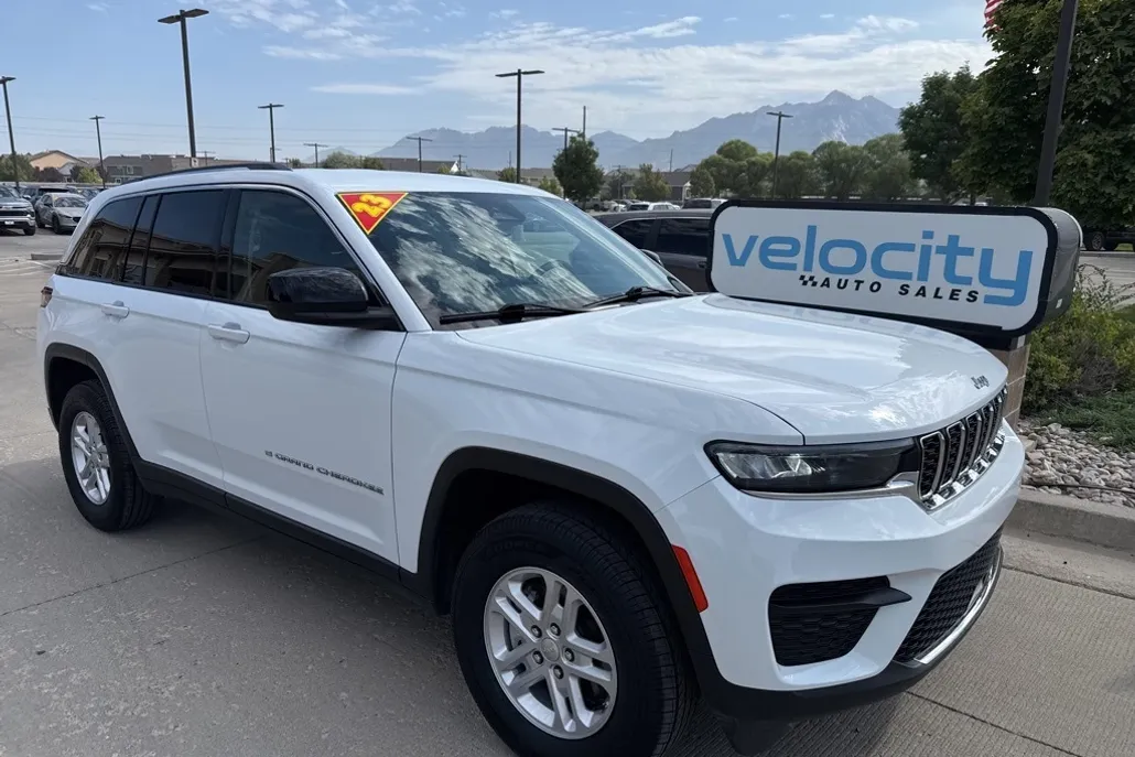 2023 Jeep Cherokee Laredo photo 1