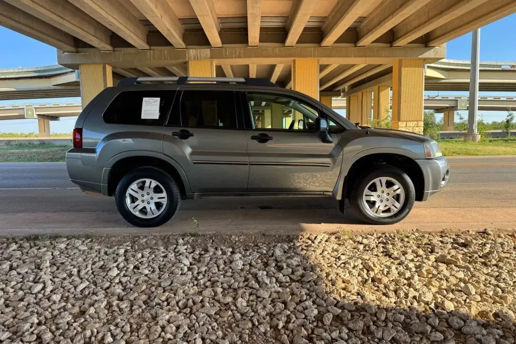 2007 Mitsubishi Endeavor LS photo 1