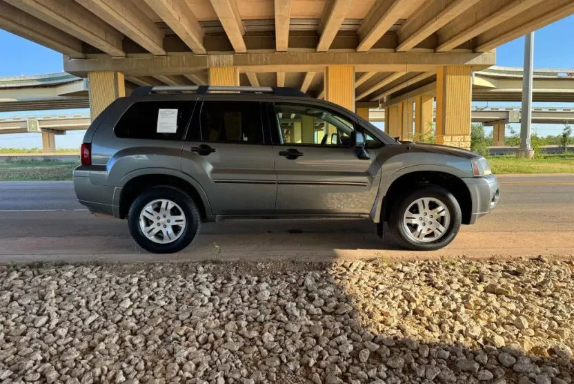 2007 Mitsubishi Endeavor LS photo 1