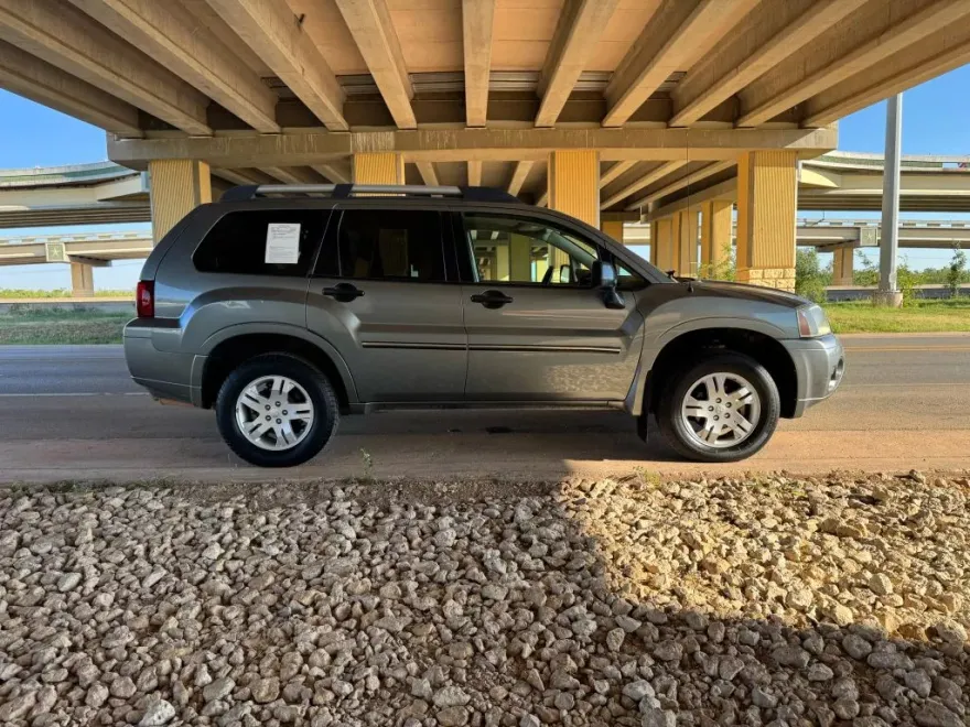 2007 Mitsubishi Endeavor LS photo 1