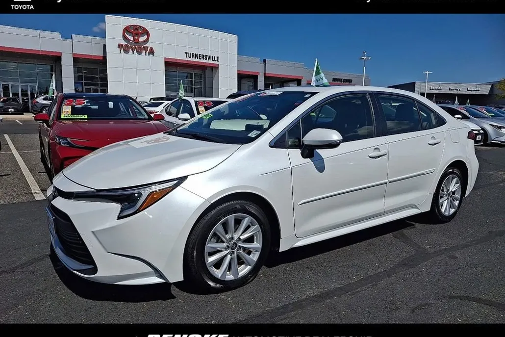 2023 Toyota Corolla Hybrid XLE photo 1