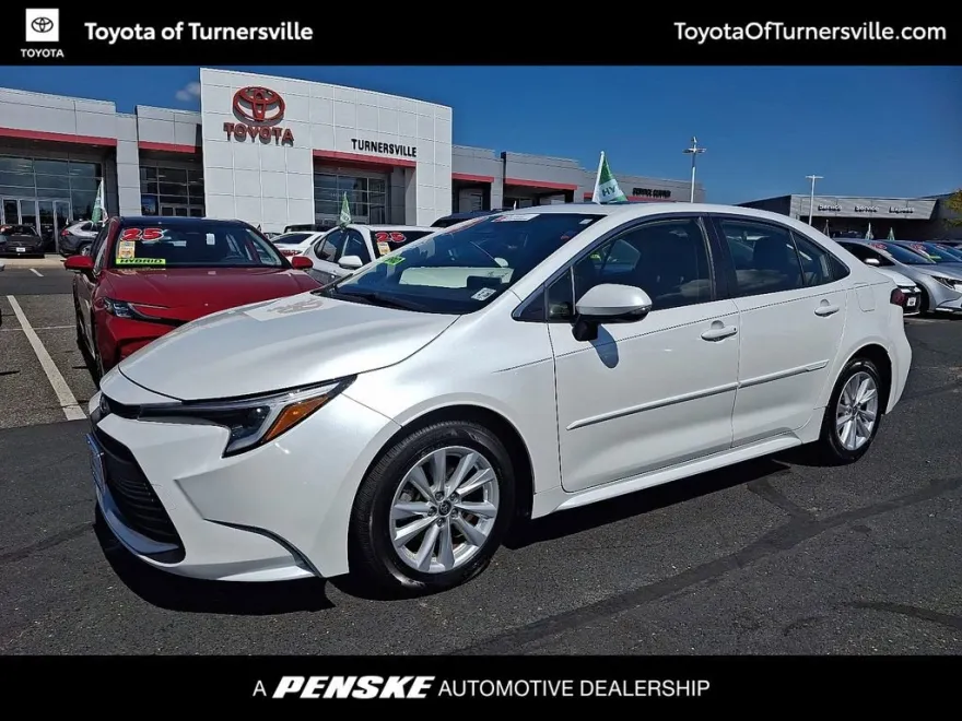 2023 Toyota Corolla Hybrid XLE photo 1