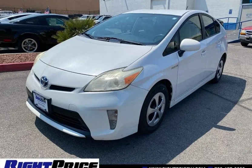 2014 Toyota Prius Three photo 1