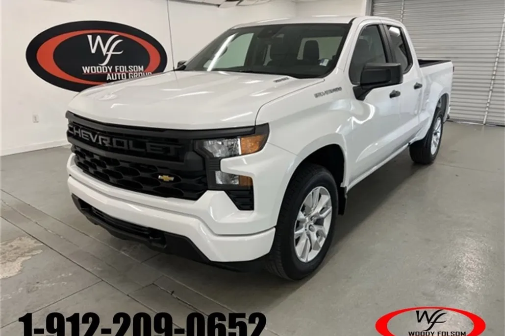 2025 Chevrolet Silverado 1500 Custom photo 1