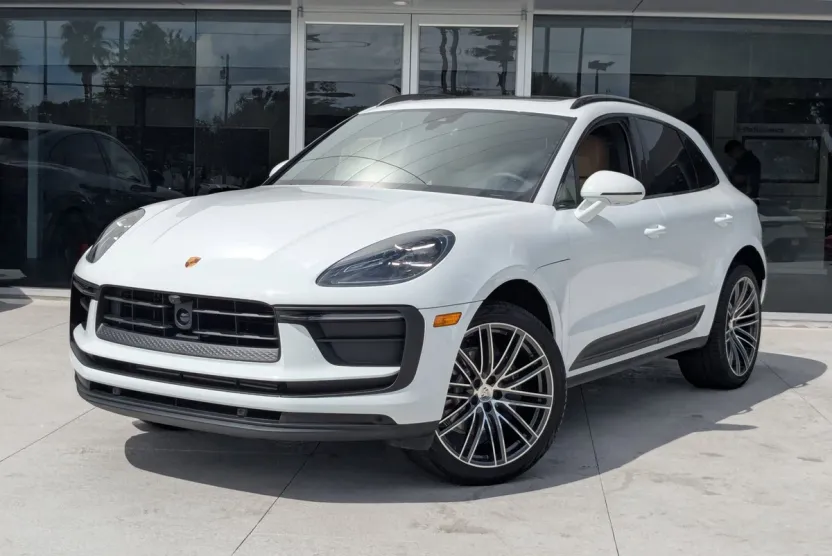 2026 Porsche Macan T photo 1