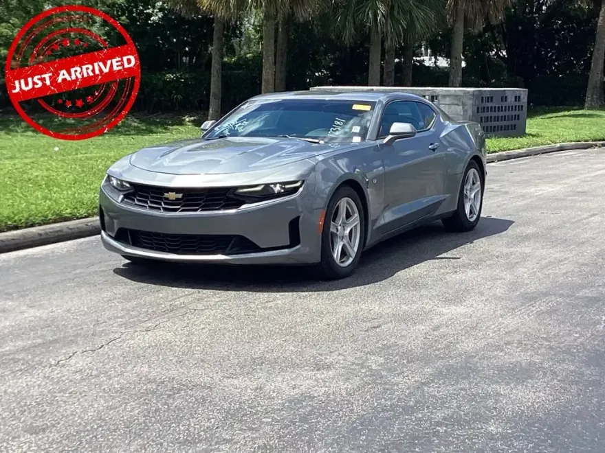 2019 Chevrolet Camaro 1LT photo 1