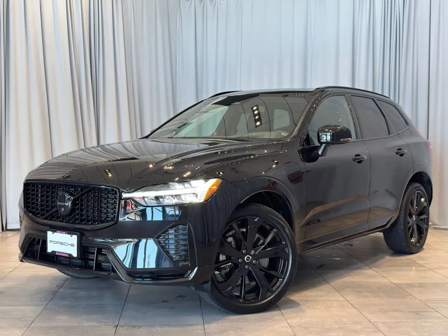2024 Volvo XC60 Hybrid T8 Ultimate Black Edition photo 1