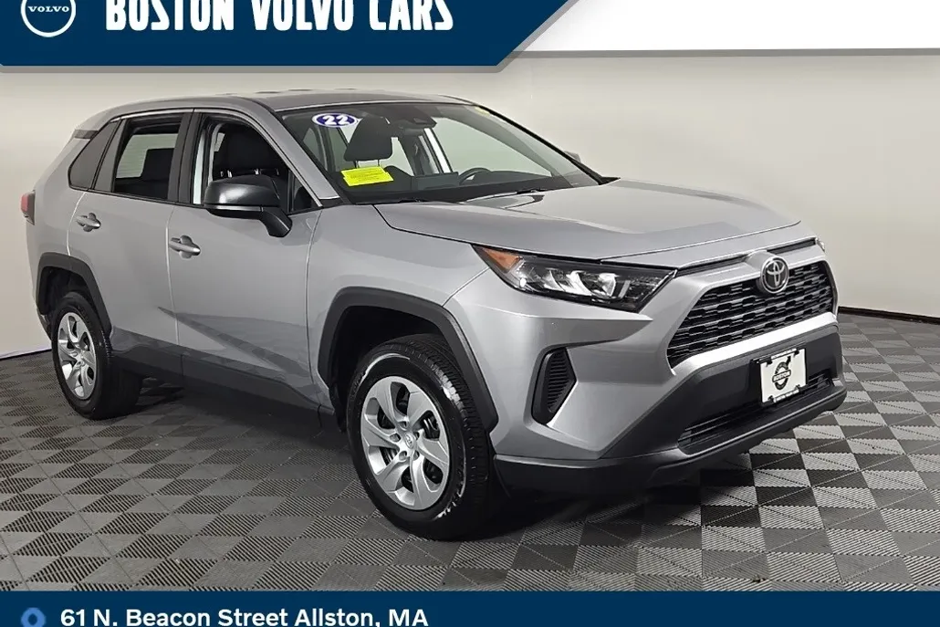 2022 Toyota RAV4 LE photo 1