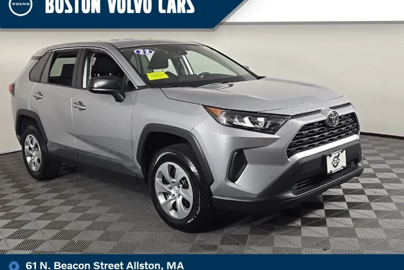 2022 Toyota RAV4 LE photo 1