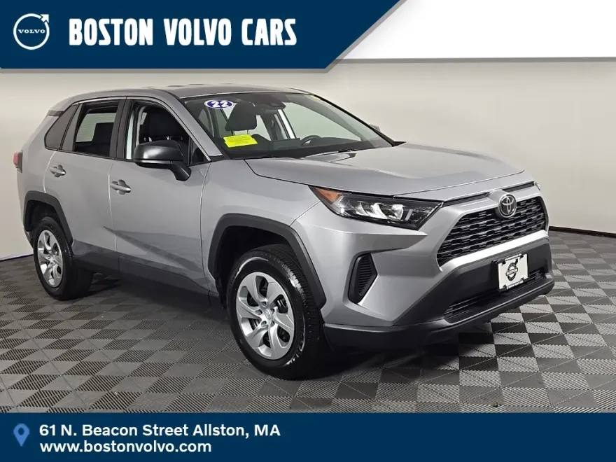 2022 Toyota RAV4 LE photo 1