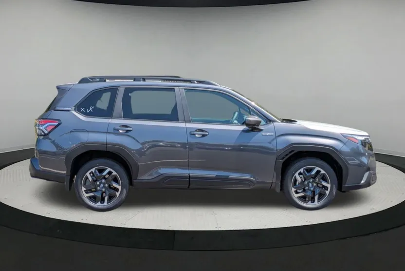 2025 Subaru Forester Premium photo 1