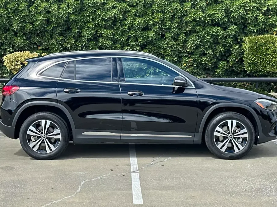 2025 Mercedes Benz GLA 250 4MATIC photo 1