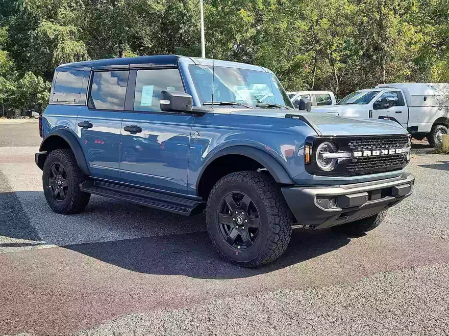 2025 Ford Bronco Outer Banks photo 1