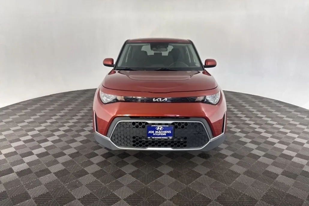 2023 Kia Soul LX photo 1