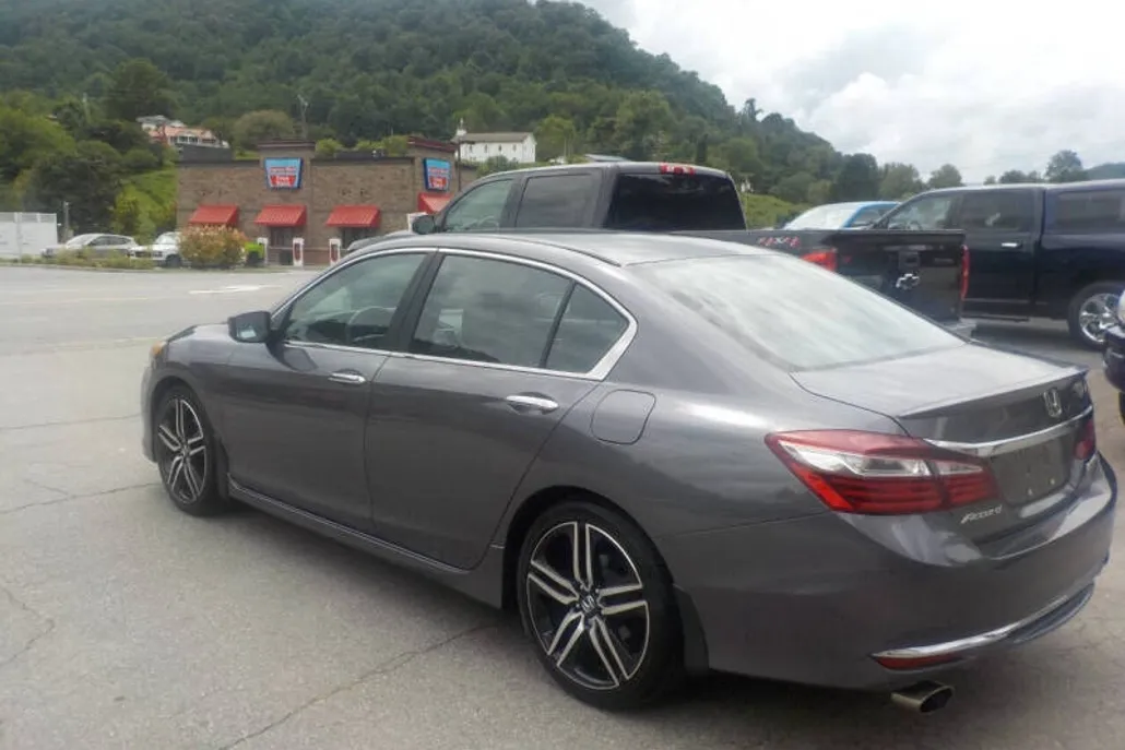 2017 Honda Accord Sport photo 1