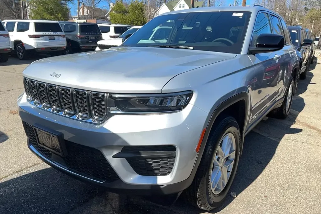 2025 Jeep Grand Cherokee Laredo X photo 1