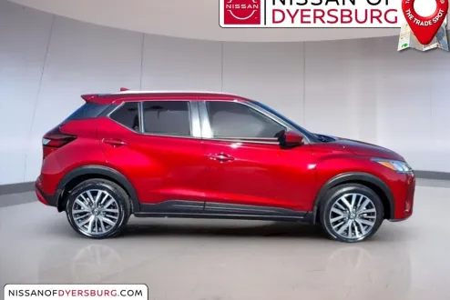 2022 Nissan Kicks SV photo 2