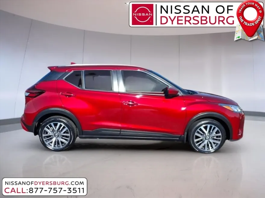 2022 Nissan Kicks SV photo 2