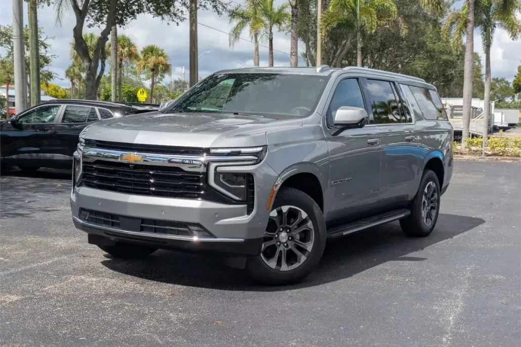 2025 Chevrolet Suburban LS photo 1