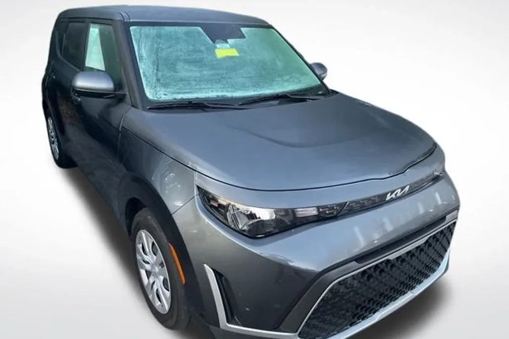 2024 Kia Soul LX photo 1