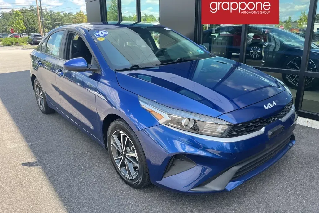2023 Kia Forte LXS photo 1