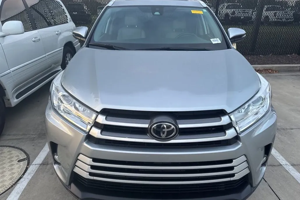 2019 Toyota Highlander XLE photo 1