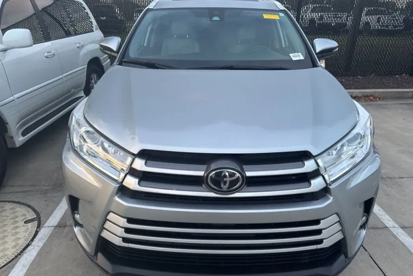2019 Toyota Highlander XLE photo 1