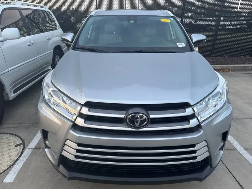 2019 Toyota Highlander XLE photo 1
